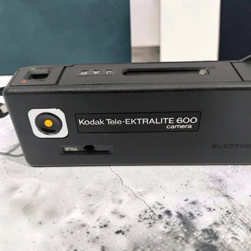 VTG Kodak Tele-EKTRALITE 600 Camera 1980 110 Film Pocket Camera Flash Case Works
